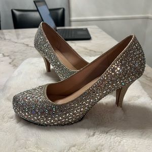Delicacy hight heels. Size 9, Color champagne.